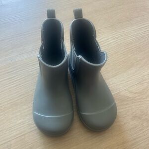 BearPaw Kids Gray Boots